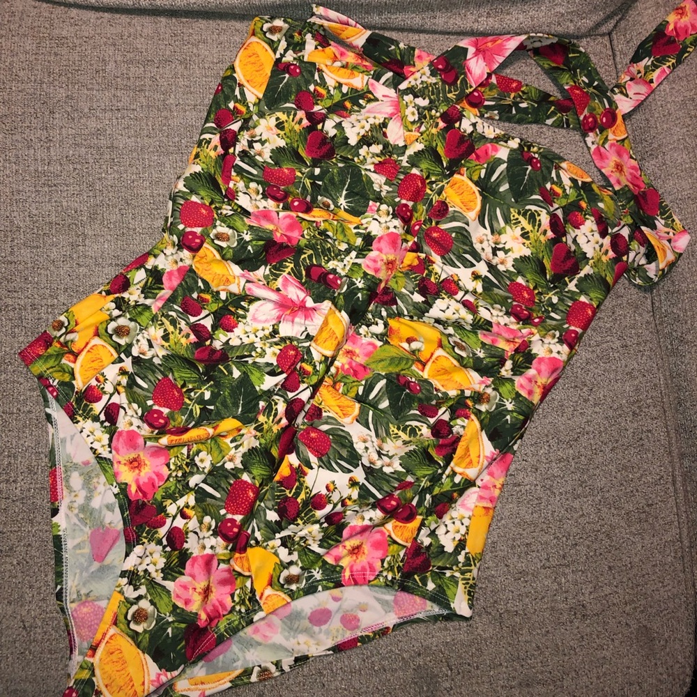 One piece swim suite